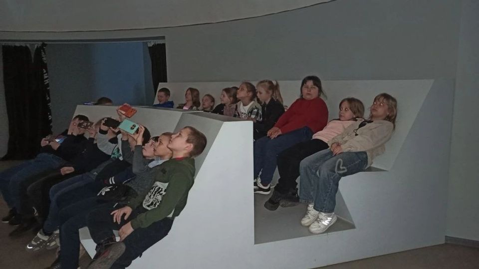 20 марта учащиеся 2–3 классов Станично-Луганской средней школы имени Грекова П.М. посетили интерактивную экскурсию «Россия — моя история» в луганском Доме молодёжи 20 марта учащиеся 2–3 классов Станично-Луганской средней школы имени Грекова П.М. посетили интерактивную экскурсию «Россия — моя история» в луганском Доме молодёжи