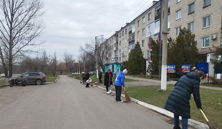 Объединяем усилия: первые весенние субботники в населенных пунктах Краснодонского округа Объединяем усилия: первые весенние субботники в населенных пунктах Краснодонского округа