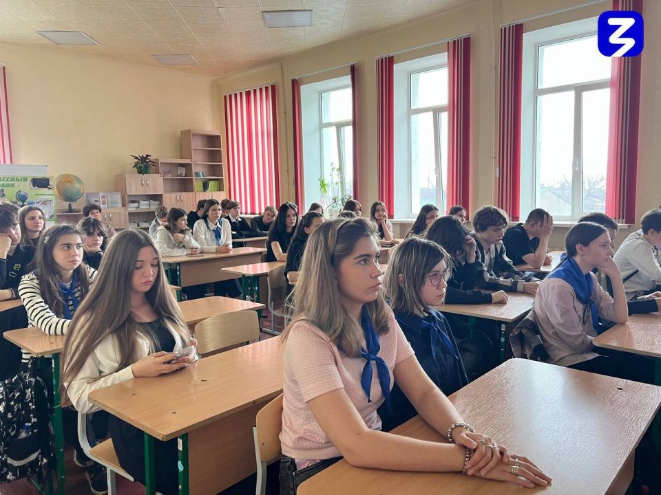 Олеся Иванова из Москвы вдохновила молодёжь Луганска: уроки мужества, истории и любви к Родине Олеся Иванова из Москвы вдохновила молодёжь Луганска: уроки мужества, истории и любви к Родине