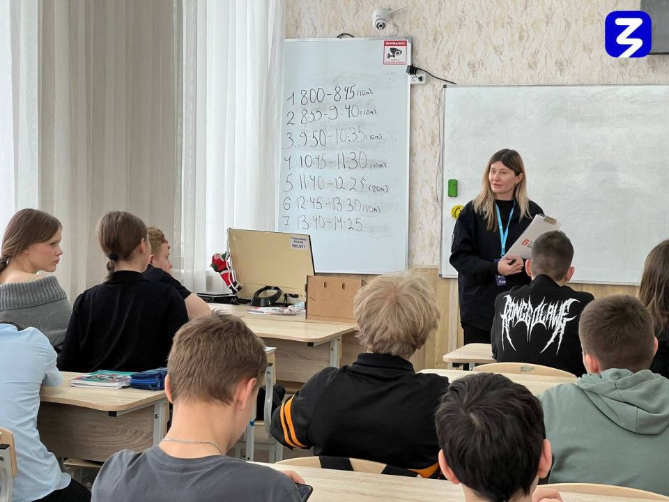 Олеся Иванова из Москвы вдохновила молодёжь Луганска: уроки мужества, истории и любви к Родине Олеся Иванова из Москвы вдохновила молодёжь Луганска: уроки мужества, истории и любви к Родине