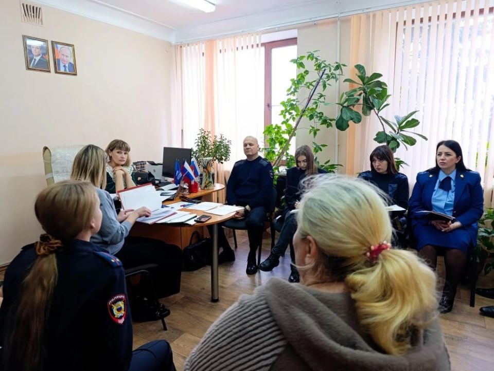 В Администрации Антрацитовского муниципального округа состоялось внеочередное заседание комиссии по делам несовершеннолетних и защите их прав, на котором рассмотрели ходатайство, направленное ОМВД России «Антрацитовский», о... В Администрации Антрацитовского муниципального округа состоялось внеочередное заседание комиссии по делам несовершеннолетних и защите их прав, на котором рассмотрели ходатайство, направленное ОМВД России «Антрацитовский», о...