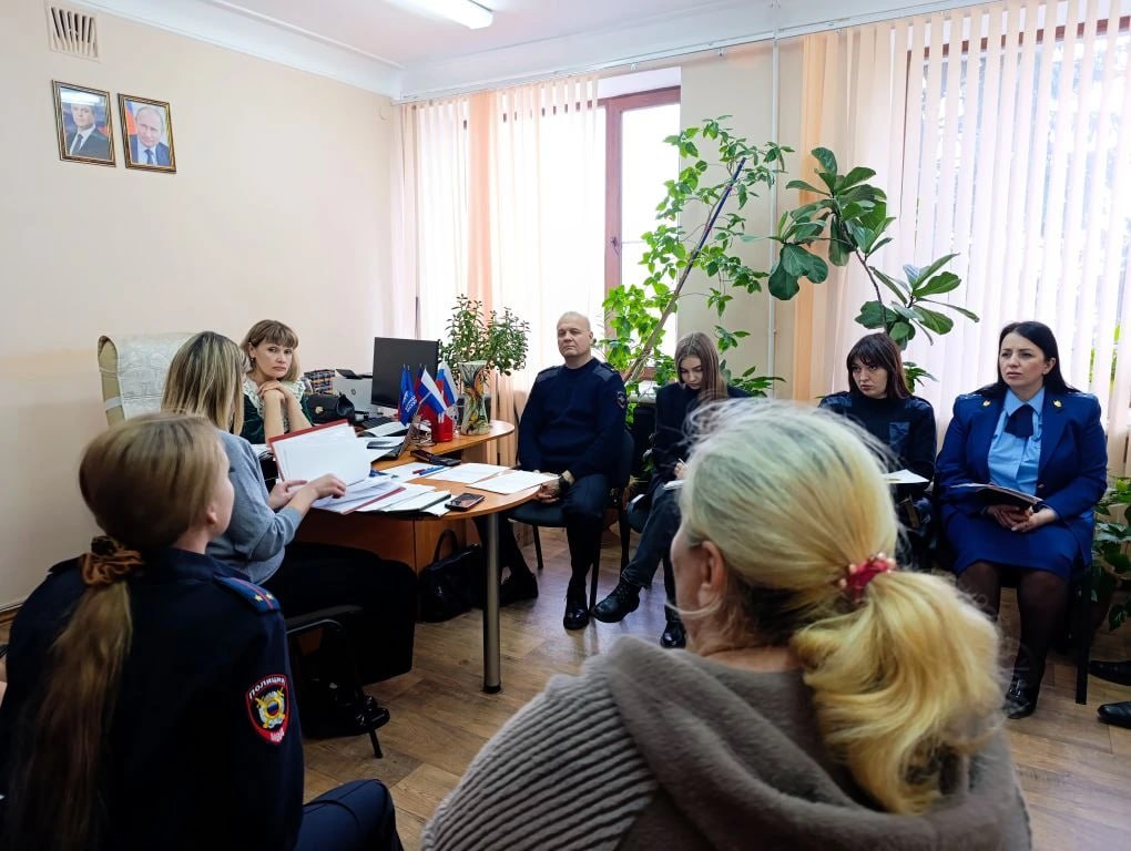 В Администрации Антрацитовского муниципального округа состоялось внеочередное заседание комиссии по делам несовершеннолетних и защите их прав, на котором рассмотрели ходатайство, направленное ОМВД России «Антрацитовский», о... В Администрации Антрацитовского муниципального округа состоялось внеочередное заседание комиссии по делам несовершеннолетних и защите их прав, на котором рассмотрели ходатайство, направленное ОМВД России «Антрацитовский», о...