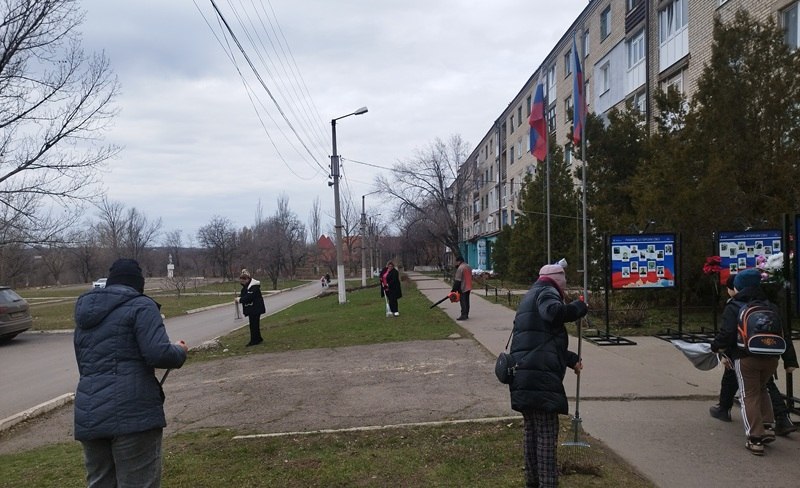 Объединяем усилия: первые весенние субботники в населенных пунктах Краснодонского округа Объединяем усилия: первые весенние субботники в населенных пунктах Краснодонского округа