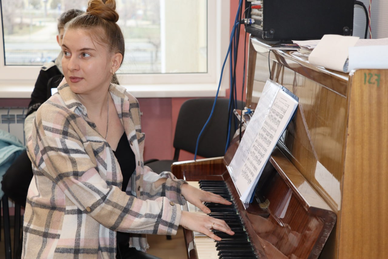 Школьникам Северодонецка и Лисичанска показали закулисье Дворца культуры Школьникам Северодонецка и Лисичанска показали закулисье Дворца культуры