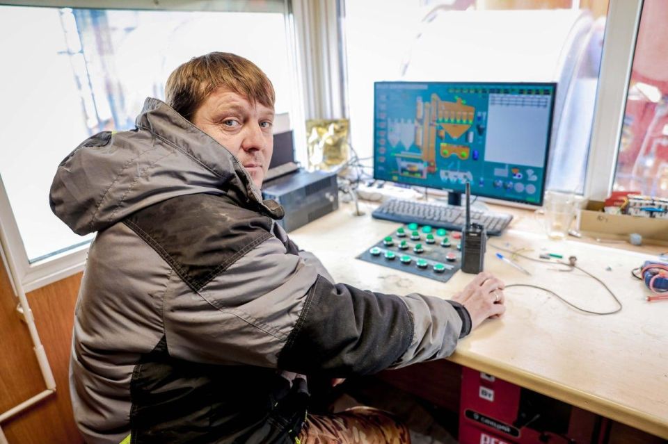Новый асфальтобетонный завод (АБЗ) в ЛНР готовят к запуску перед началом дорожного сезона, в 2026 году в регионе планируется восстановить более 600 км автомобильных дорог Новый асфальтобетонный завод (АБЗ) в ЛНР готовят к запуску перед началом дорожного сезона, в 2026 году в регионе планируется восстановить более 600 км автомобильных дорог