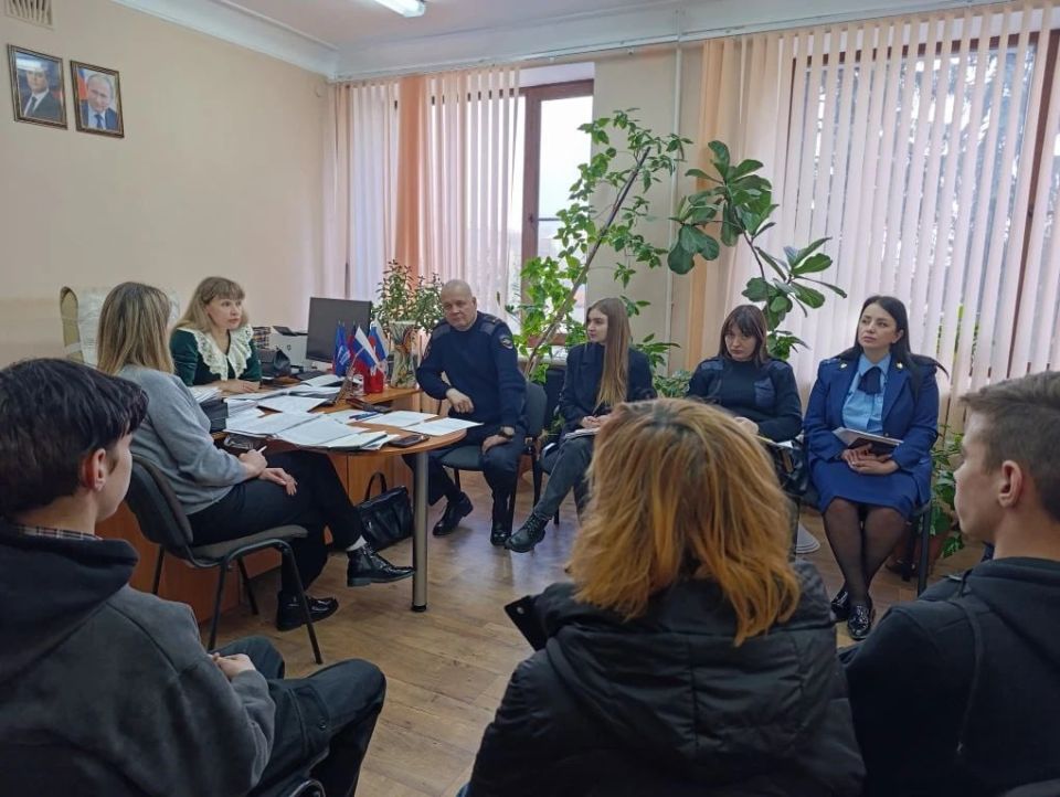 В Администрации Антрацитовского муниципального округа состоялось внеочередное заседание комиссии по делам несовершеннолетних и защите их прав, на котором рассмотрели ходатайство, направленное ОМВД России «Антрацитовский», о... В Администрации Антрацитовского муниципального округа состоялось внеочередное заседание комиссии по делам несовершеннолетних и защите их прав, на котором рассмотрели ходатайство, направленное ОМВД России «Антрацитовский», о...