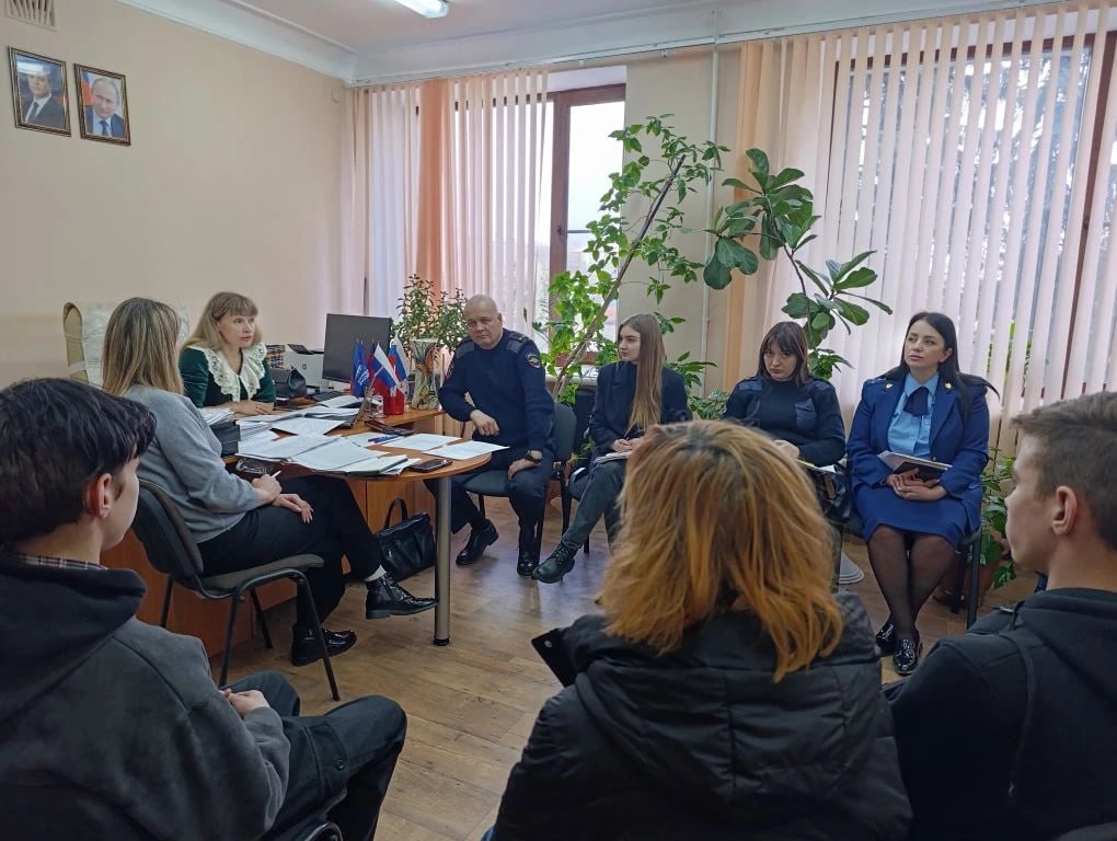 В Администрации Антрацитовского муниципального округа состоялось внеочередное заседание комиссии по делам несовершеннолетних и защите их прав, на котором рассмотрели ходатайство, направленное ОМВД России «Антрацитовский», о... В Администрации Антрацитовского муниципального округа состоялось внеочередное заседание комиссии по делам несовершеннолетних и защите их прав, на котором рассмотрели ходатайство, направленное ОМВД России «Антрацитовский», о...