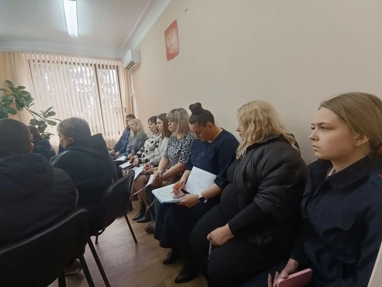 В Администрации Антрацитовского муниципального округа состоялось внеочередное заседание комиссии по делам несовершеннолетних и защите их прав, на котором рассмотрели ходатайство, направленное ОМВД России «Антрацитовский», о...