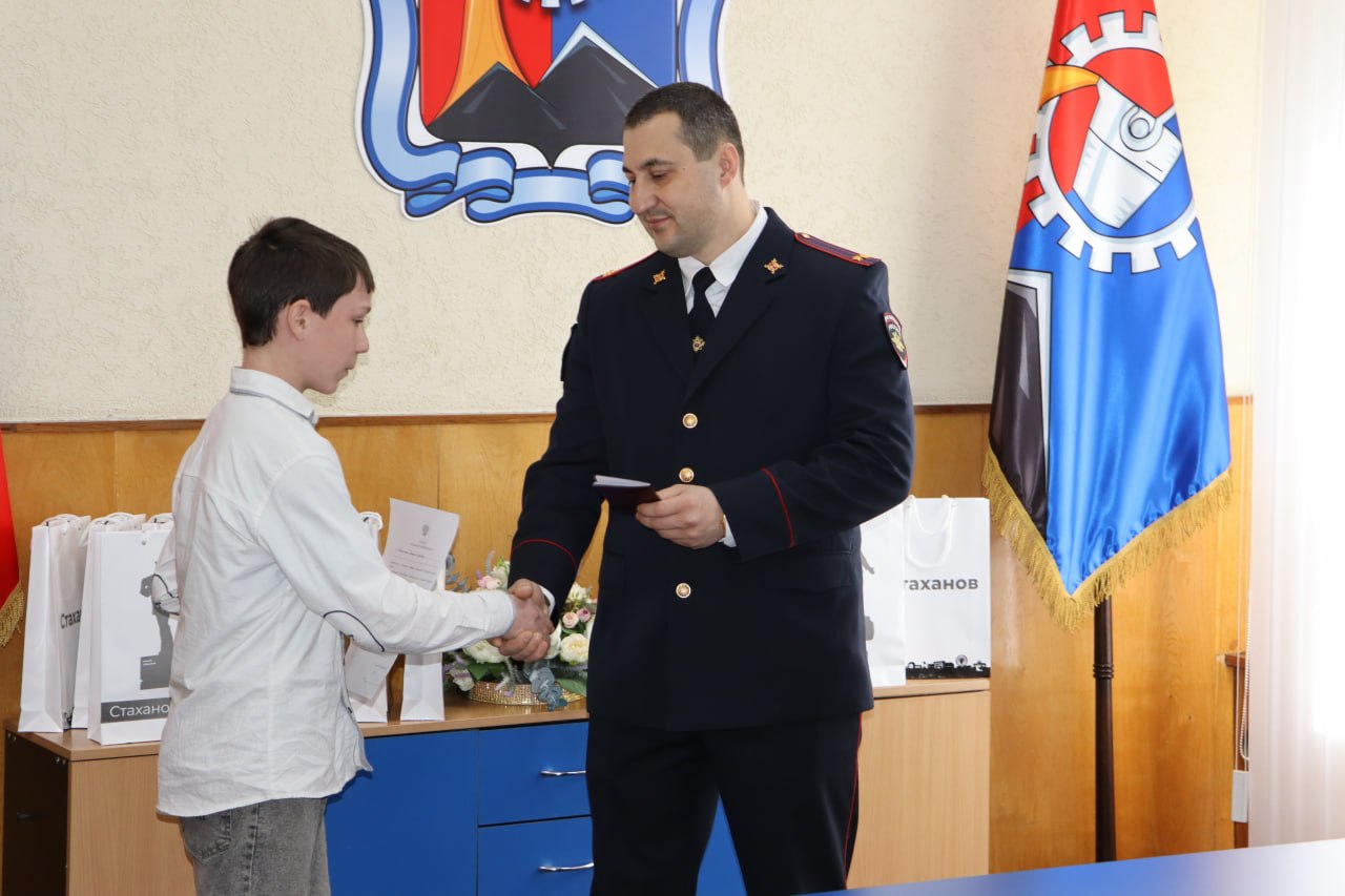 Важный шаг во взрослую жизнь: первые паспорта для юных стахановчан! Важный шаг во взрослую жизнь: первые паспорта для юных стахановчан!