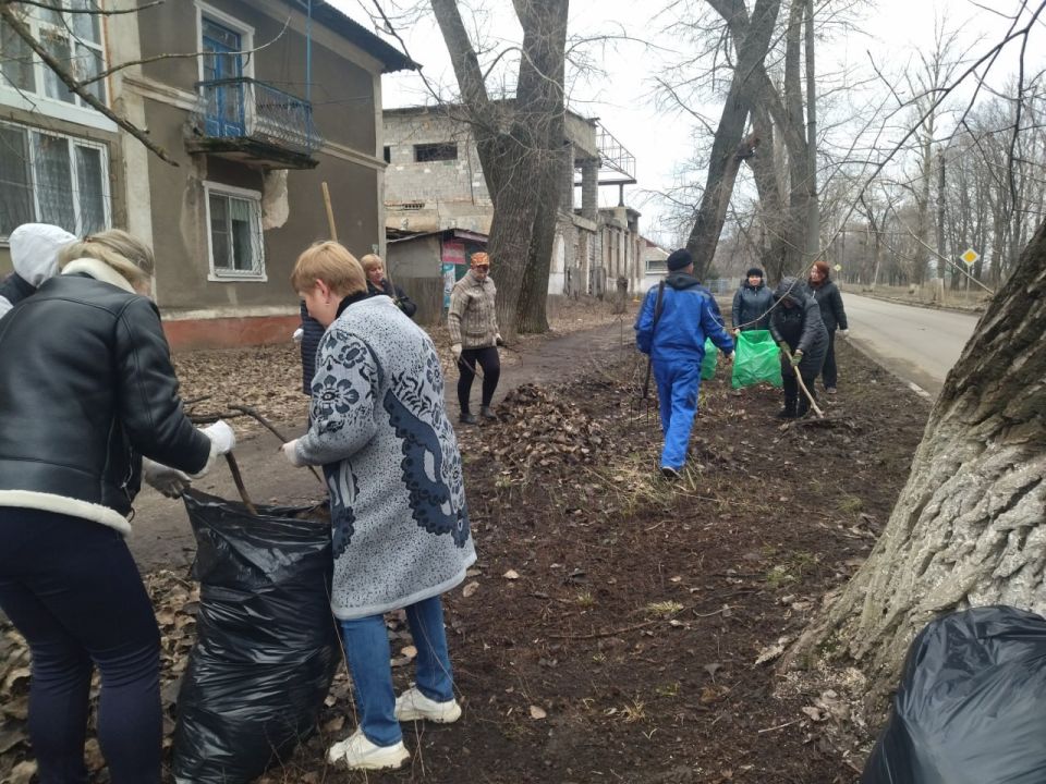 В Суходольске активисты «Единой России» приняли участие в городском субботнике В Суходольске активисты «Единой России» приняли участие в городском субботнике