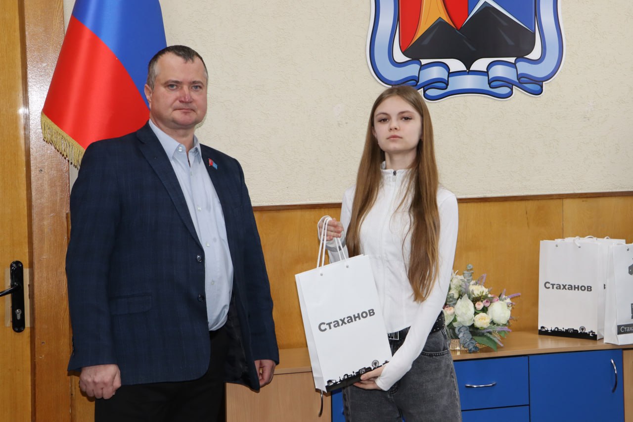 Важный шаг во взрослую жизнь: первые паспорта для юных стахановчан! Важный шаг во взрослую жизнь: первые паспорта для юных стахановчан!