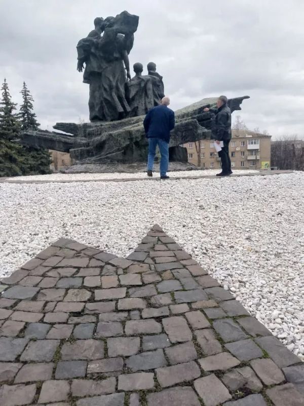 Андрей Рубанцов: В Ровеньках проводят работу по обследованию объектов культурного наследия MAX Андрей Рубанцов: В Ровеньках проводят работу по обследованию объектов культурного наследия MAX