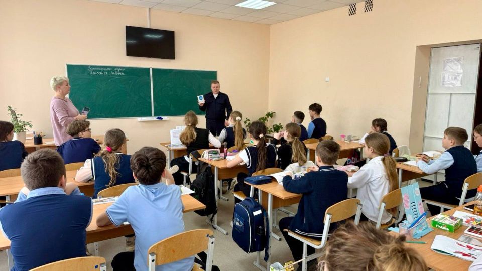 Весенние каникулы без забот: встречи школьников с дорожными полицейскими! Весенние каникулы без забот: встречи школьников с дорожными полицейскими!