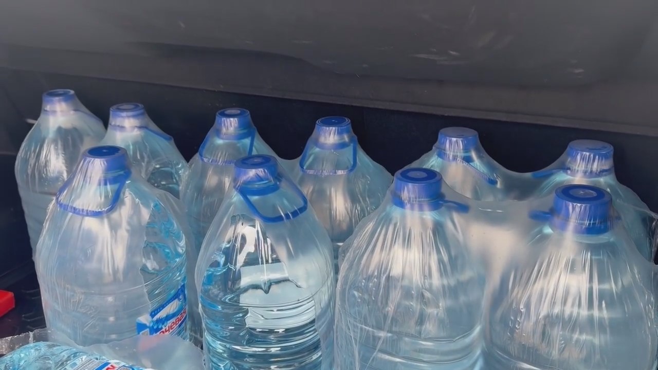 Продолжается адресная доставка воды маломобильным жителям города Продолжается адресная доставка воды маломобильным жителям города