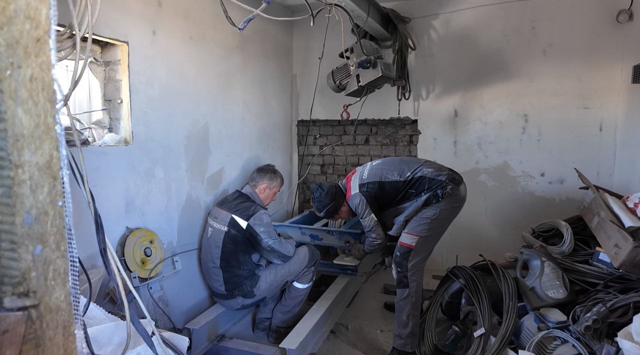 На Чкалова, 4 завершены работы по ремонту кровель над машинными отделениями На Чкалова, 4 завершены работы по ремонту кровель над машинными отделениями