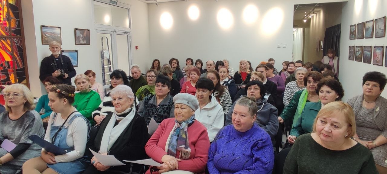 20 марта в Перевальском районном историческом музее ко Дню поэзии состоялась литературно-музыкальная встреча, посвященная творчеству незабвенного Эдуарда Асадова «Поэзия, не подвластная времени» 20 марта в Перевальском районном историческом музее ко Дню поэзии состоялась литературно-музыкальная встреча, посвященная творчеству незабвенного Эдуарда Асадова «Поэзия, не подвластная времени»