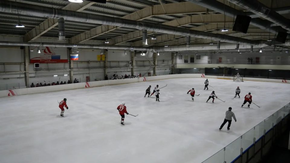 Сегодня в Луганске открылись соревнования Кубка по хоккею с шайбой Сегодня в Луганске открылись соревнования Кубка по хоккею с шайбой