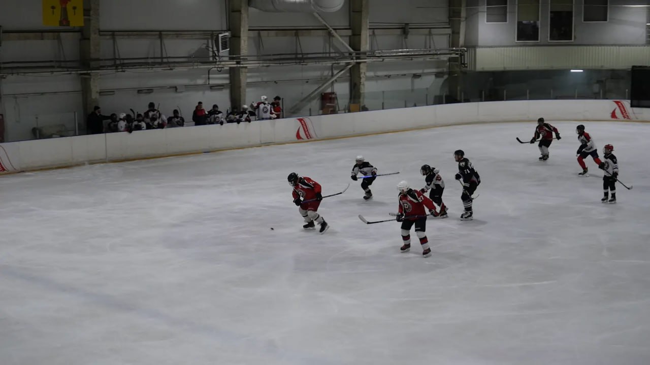 Сегодня в Луганске открылись соревнования Кубка по хоккею с шайбой Сегодня в Луганске открылись соревнования Кубка по хоккею с шайбой