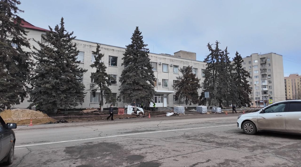 Тюменская компания «Артстрой» приведёт в порядок не только территорию, которая прилетает к площади Ленина, но и пешеходную зону напротив «Аллеи Дружбы» Тюменская компания «Артстрой» приведёт в порядок не только территорию, которая прилетает к площади Ленина, но и пешеходную зону напротив «Аллеи Дружбы»