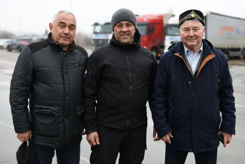 Единая Россия Республики Татарстан доставила более 250 тонн гумпомощи в ЛНР Единая Россия Республики Татарстан доставила более 250 тонн гумпомощи в ЛНР