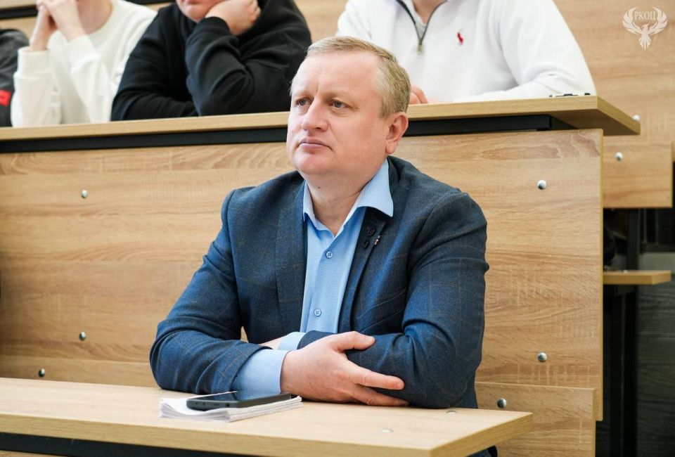 Ценности, единство, будущее: в ЛГУ им. В. Даля обсудили защиту Отечества Ценности, единство, будущее: в ЛГУ им. В. Даля обсудили защиту Отечества