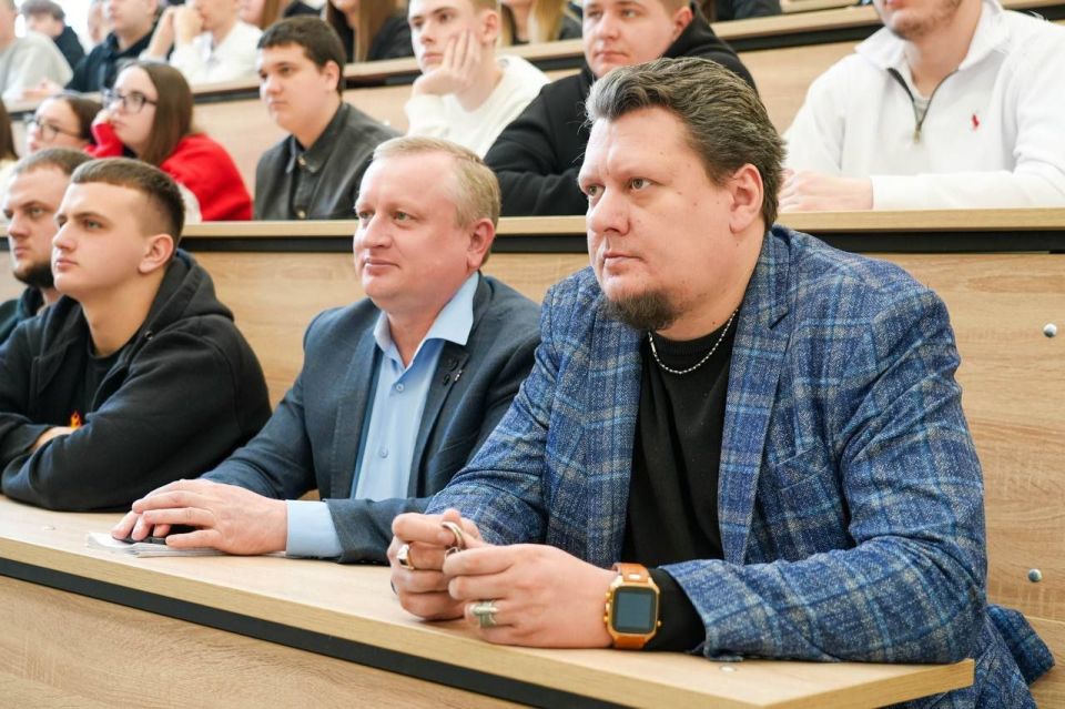 Ценности, единство, будущее: в ЛГУ им. В. Даля обсудили защиту Отечества Ценности, единство, будущее: в ЛГУ им. В. Даля обсудили защиту Отечества