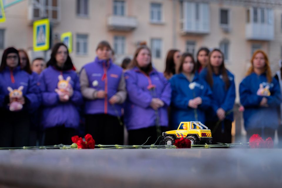 В Луганске почтили память жертв трагедии в «Крокус Сити Холле» В Луганске почтили память жертв трагедии в «Крокус Сити Холле»