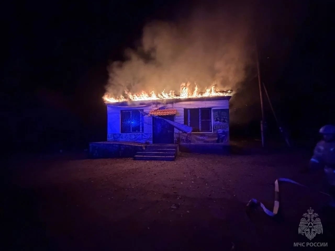 В Старобельском районе ночью чуть не сгорел магазин