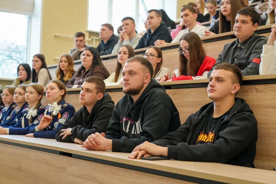 Ценности, единство, будущее: в ЛГУ им. В. Даля обсудили защиту Отечества Ценности, единство, будущее: в ЛГУ им. В. Даля обсудили защиту Отечества