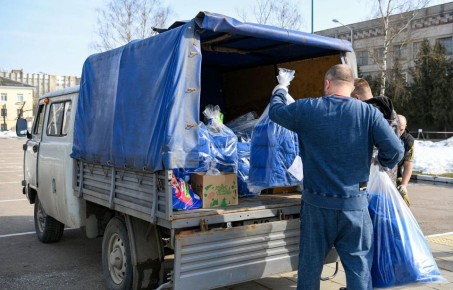 Из Тверской области в зону СВО переданы стройматериалы и автомобиль для подразделений БпС