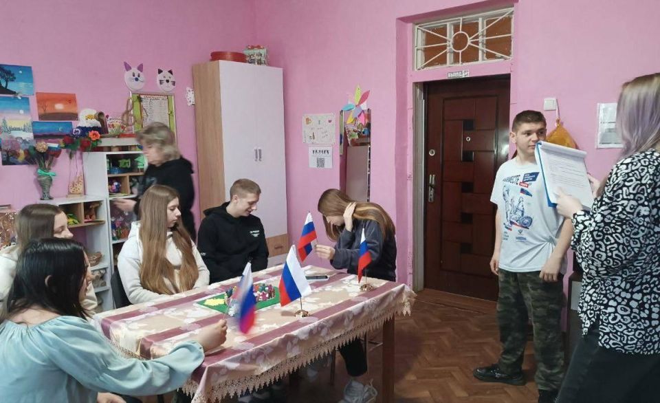 Победовский сельский клуб и библиотека провели познавательную встречу о воссоединении Крыма с Россией Победовский сельский клуб и библиотека провели познавательную встречу о воссоединении Крыма с Россией