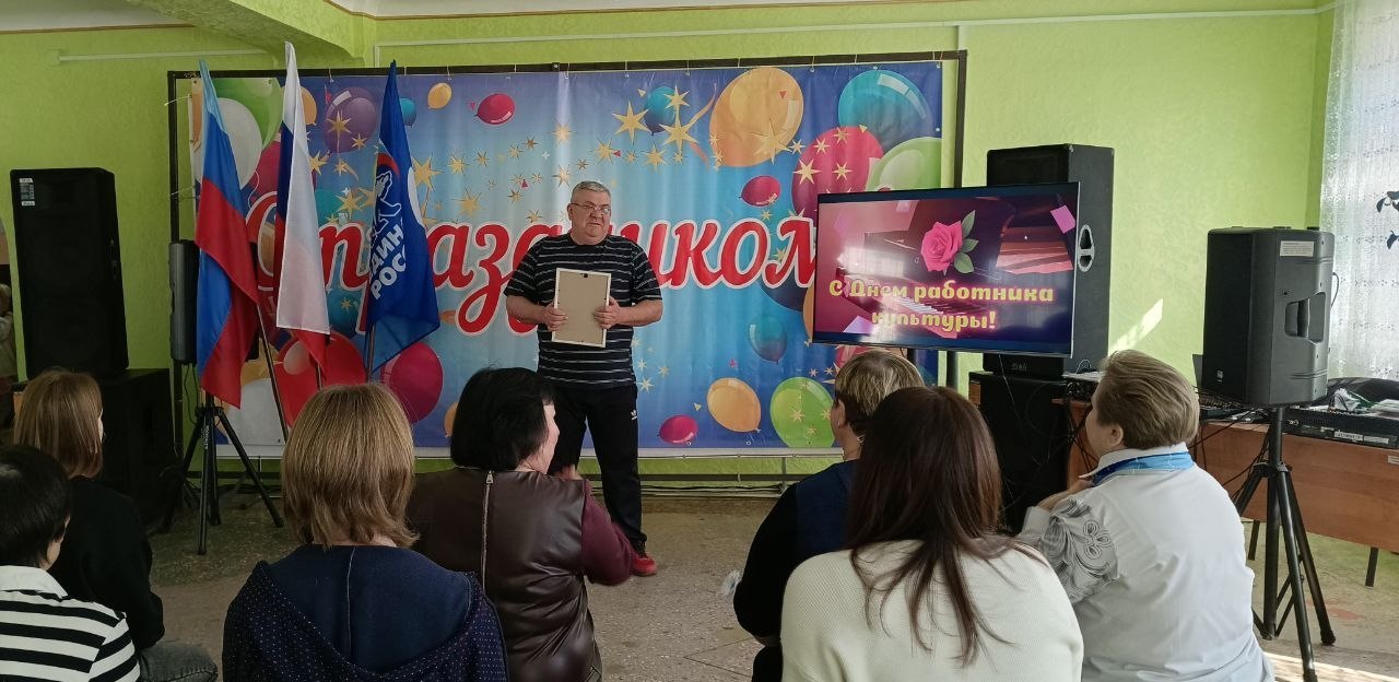 Сегодня сотрудники отдела жизнеобеспечения пгт Новодарьевка совместно с исполнительным секретарем Ровеньковского местного отделения ВПП «Единая Россия», активистами первичного отделения № 11 пгт Новодарьевка, воспитанниками... Сегодня сотрудники отдела жизнеобеспечения пгт Новодарьевка совместно с исполнительным секретарем Ровеньковского местного отделения ВПП «Единая Россия», активистами первичного отделения № 11 пгт Новодарьевка, воспитанниками...