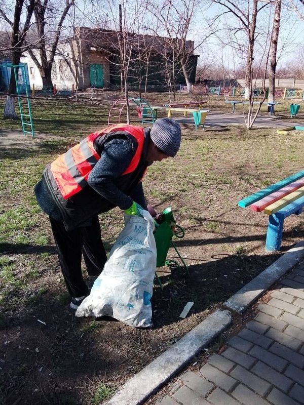 Андрей Рубанцов: В Ровеньках продолжается весенняя уборка городского округа Андрей Рубанцов: В Ровеньках продолжается весенняя уборка городского округа