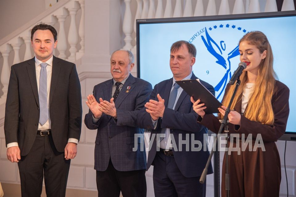 В академии Матусовского состоялись выставка работ и награждение участников Межрегионального литературно-художественного конкурса В академии Матусовского состоялись выставка работ и награждение участников Межрегионального литературно-художественного конкурса