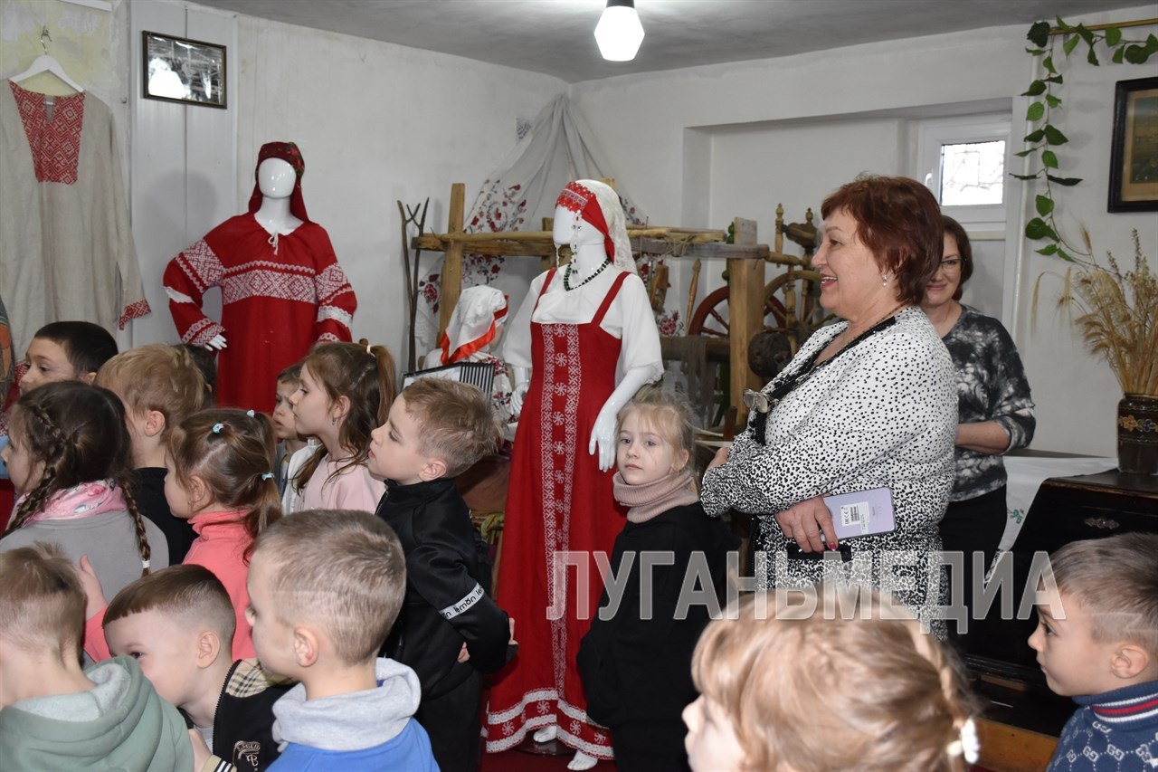 В Музее истории города Первомайска дошколят познакомили с особенностями быта русских крестьян В Музее истории города Первомайска дошколят познакомили с особенностями быта русских крестьян