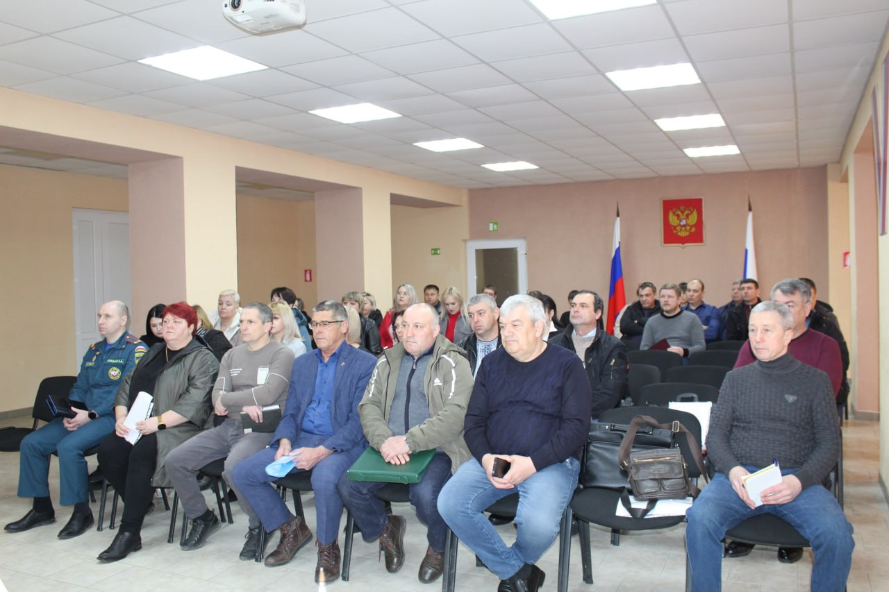 Виталий Коваленко: Сегодня провел еженедельное аппаратное совещание с начальниками структурных подразделений администрации, руководителями предприятий, учреждений и организаций Беловодского муниципального округа Виталий Коваленко: Сегодня провел еженедельное аппаратное совещание с начальниками структурных подразделений администрации, руководителями предприятий, учреждений и организаций Беловодского муниципального округа