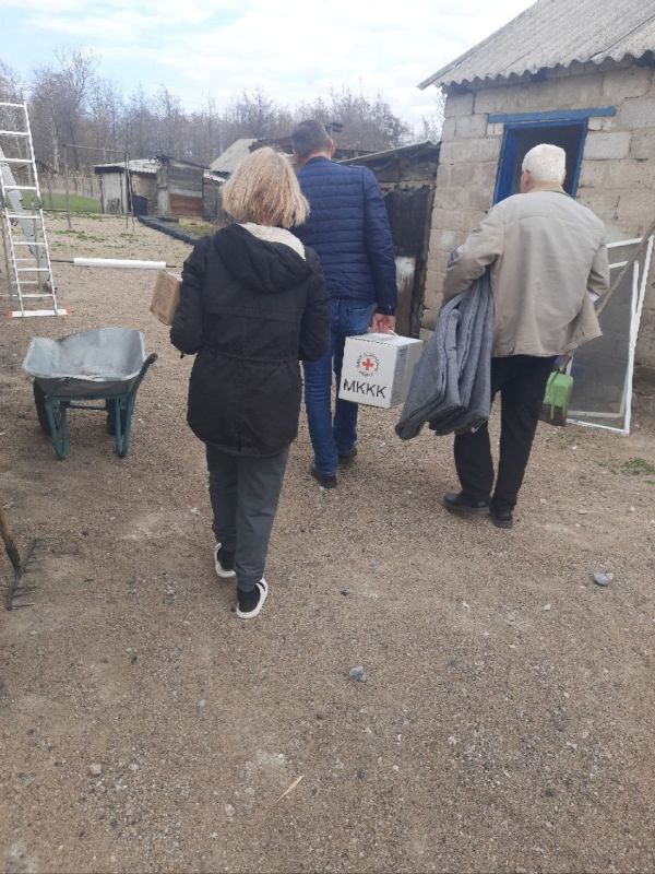 Альберт Зинченко: Сегодня жители Станицы-Луганской пережили тяжелый удар: украинские боевики атаковали гражданскую инфраструктуру с помощью беспилотников самолетного типа Альберт Зинченко: Сегодня жители Станицы-Луганской пережили тяжелый удар: украинские боевики атаковали гражданскую инфраструктуру с помощью беспилотников самолетного типа