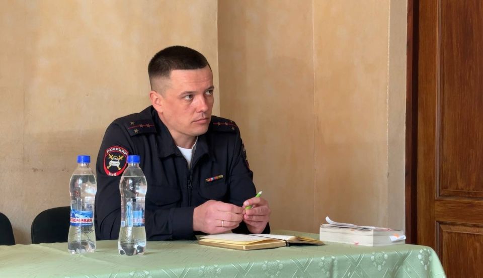Безопасность на дорогах: профилактический визит ГИБДД к водителям «Почты ЛНР» Безопасность на дорогах: профилактический визит ГИБДД к водителям «Почты ЛНР»