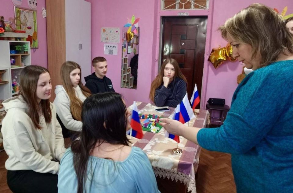 Победовский сельский клуб и библиотека провели познавательную встречу о воссоединении Крыма с Россией Победовский сельский клуб и библиотека провели познавательную встречу о воссоединении Крыма с Россией