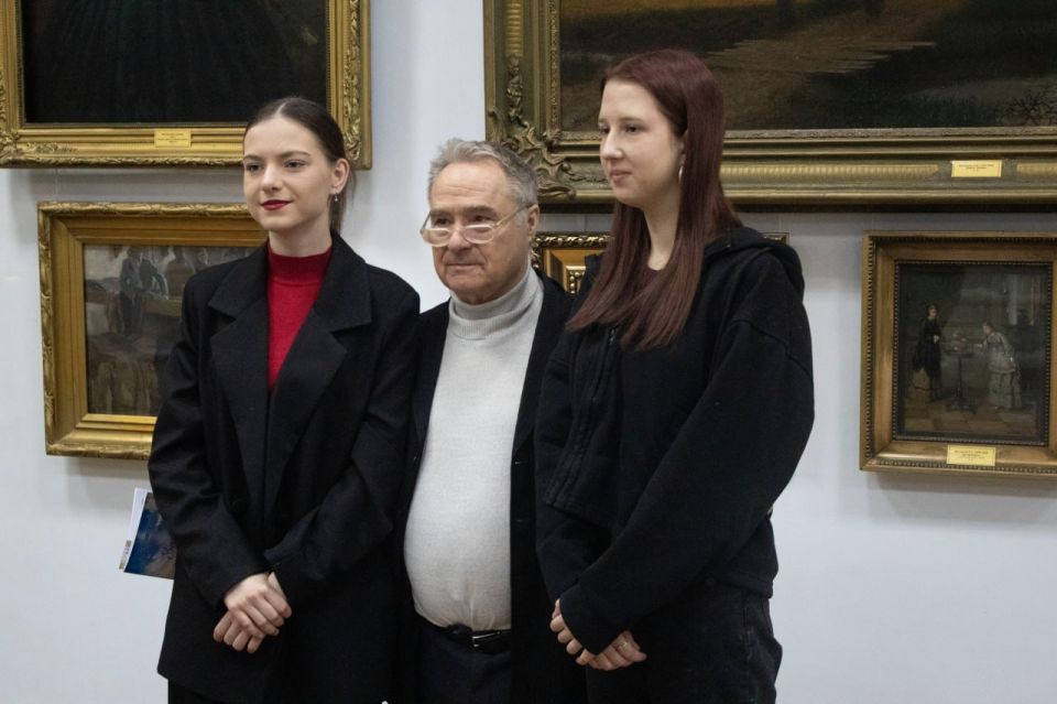 В Луганском художественном музее прошла встреча, посвященная Всемирному дню поэзии В Луганском художественном музее прошла встреча, посвященная Всемирному дню поэзии