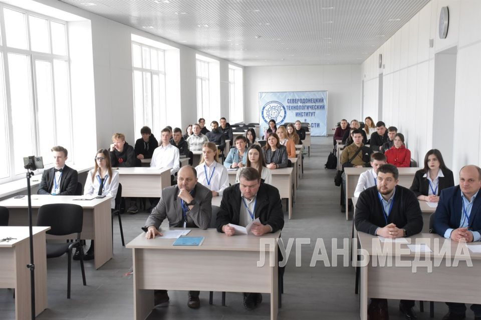 В Северодонецком технологическом институте прошел круглый стол «Ученые в лицах» В Северодонецком технологическом институте прошел круглый стол «Ученые в лицах»