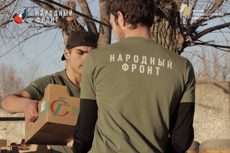 Наши активисты Молодёжки НФ совместно с командой РИК НФ ЛНР поучаствовали в замечательной акции, в рамках которой развозили свежие и вкусные яблоки от спонсора АО «Сад-Гигант»! Наши активисты Молодёжки НФ совместно с командой РИК НФ ЛНР поучаствовали в замечательной акции, в рамках которой развозили свежие и вкусные яблоки от спонсора АО «Сад-Гигант»!