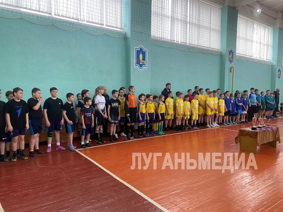 В Меловом состоялся турнир по футзалу «В здоровом теле – здоровый дух!» В Меловом состоялся турнир по футзалу «В здоровом теле – здоровый дух!»