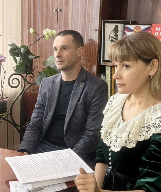 В Совете Антрацитовского муниципального округа состоялось заседание постоянных комиссий, на котором были рассмотрены вопросы в соответствии с утвержденной повесткой дня В Совете Антрацитовского муниципального округа состоялось заседание постоянных комиссий, на котором были рассмотрены вопросы в соответствии с утвержденной повесткой дня