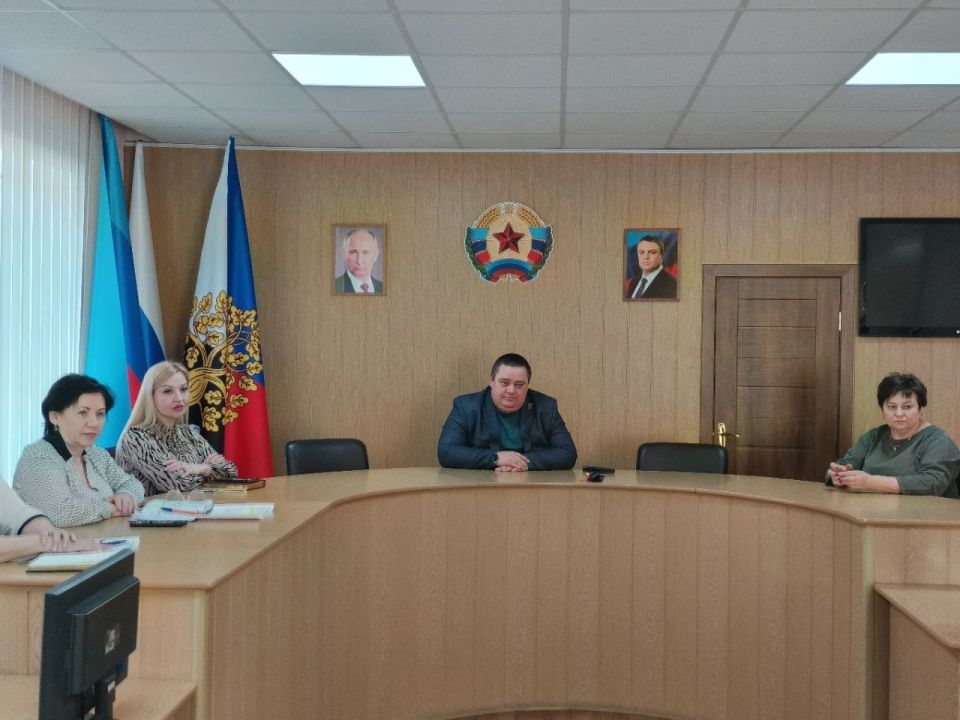 Сегодня Глава городского округа город Ровеньки Андрей Рубанцов провел плановое рабочее совещание с руководителями управлений администрации и структурных подразделений Сегодня Глава городского округа город Ровеньки Андрей Рубанцов провел плановое рабочее совещание с руководителями управлений администрации и структурных подразделений