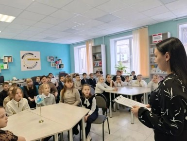 В центральной библиотеке им. Г. Сковороды для учеников третьих классов Ровеньковской гимназии имени Трублаини был организован познавательный час, в ходе которого ребята посмотрели видеоролик «Сохраним природу вместе», где...