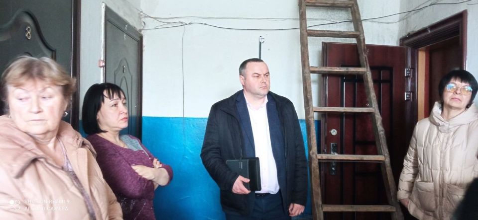 В Зимогорье состоялась встреча с жителями многоквартирного жилого дома В Зимогорье состоялась встреча с жителями многоквартирного жилого дома