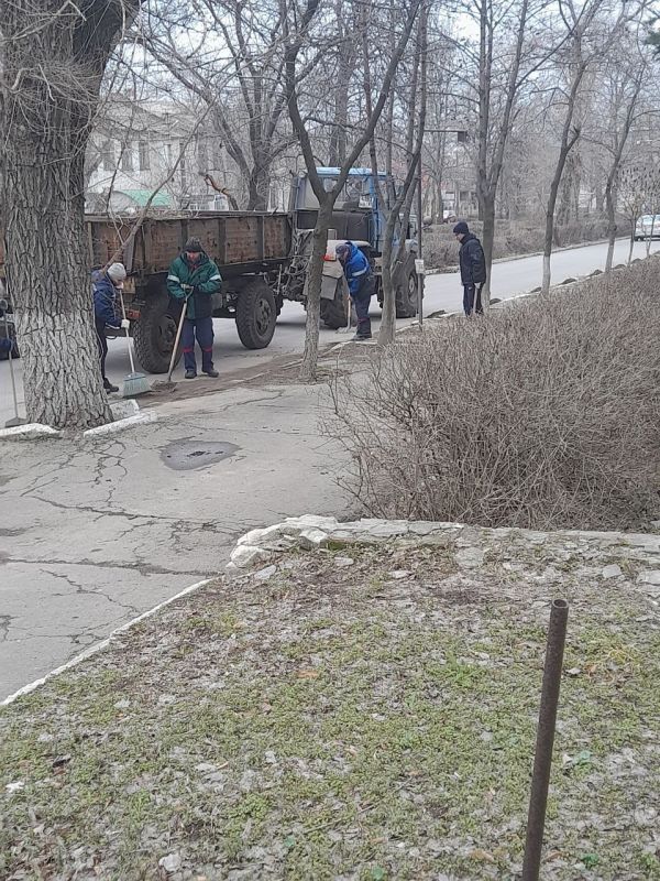Работы по наведению санитарного порядка и благоустройству идут полным ходом Работы по наведению санитарного порядка и благоустройству идут полным ходом