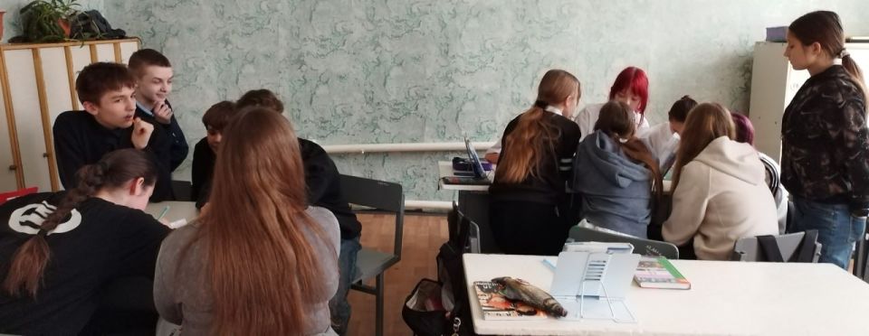 ДЕНЬГИ ЛЮБЯТ СЧЁТ. Старшеклассники ГБОУ ЛНР «Краснолучская школа № 13 имени воина-интернационалиста А. Мещерякова» приняли участие в игре по финансовой грамотности «Деньги любят счёт», организованной заведующим Филиалом № 5... ДЕНЬГИ ЛЮБЯТ СЧЁТ. Старшеклассники ГБОУ ЛНР «Краснолучская школа № 13 имени воина-интернационалиста А. Мещерякова» приняли участие в игре по финансовой грамотности «Деньги любят счёт», организованной заведующим Филиалом № 5...