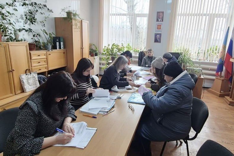 Специалисты филиала №15 ГКУ ЛНР РЦСЗН провели приём в пгт Шахтёрский Специалисты филиала №15 ГКУ ЛНР РЦСЗН провели приём в пгт Шахтёрский